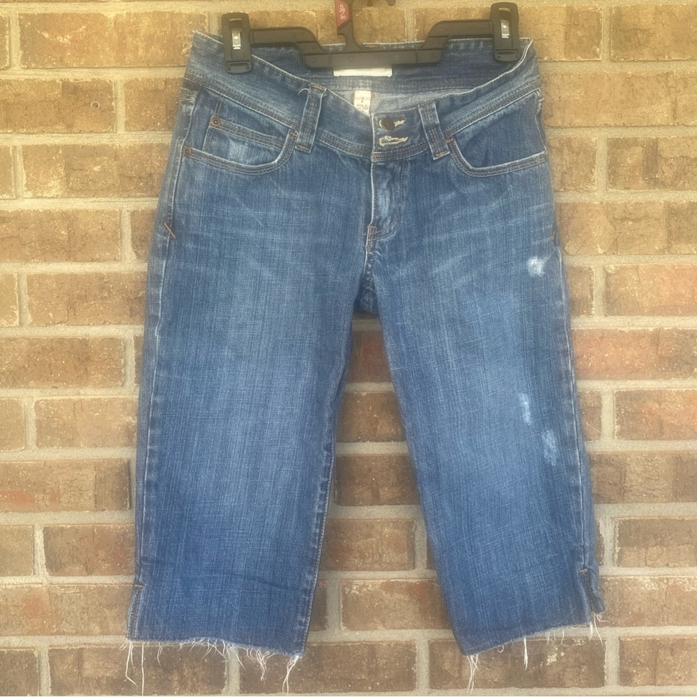 Abercrombie & Fitch Mid-Blue Cropped Distressed Jeans